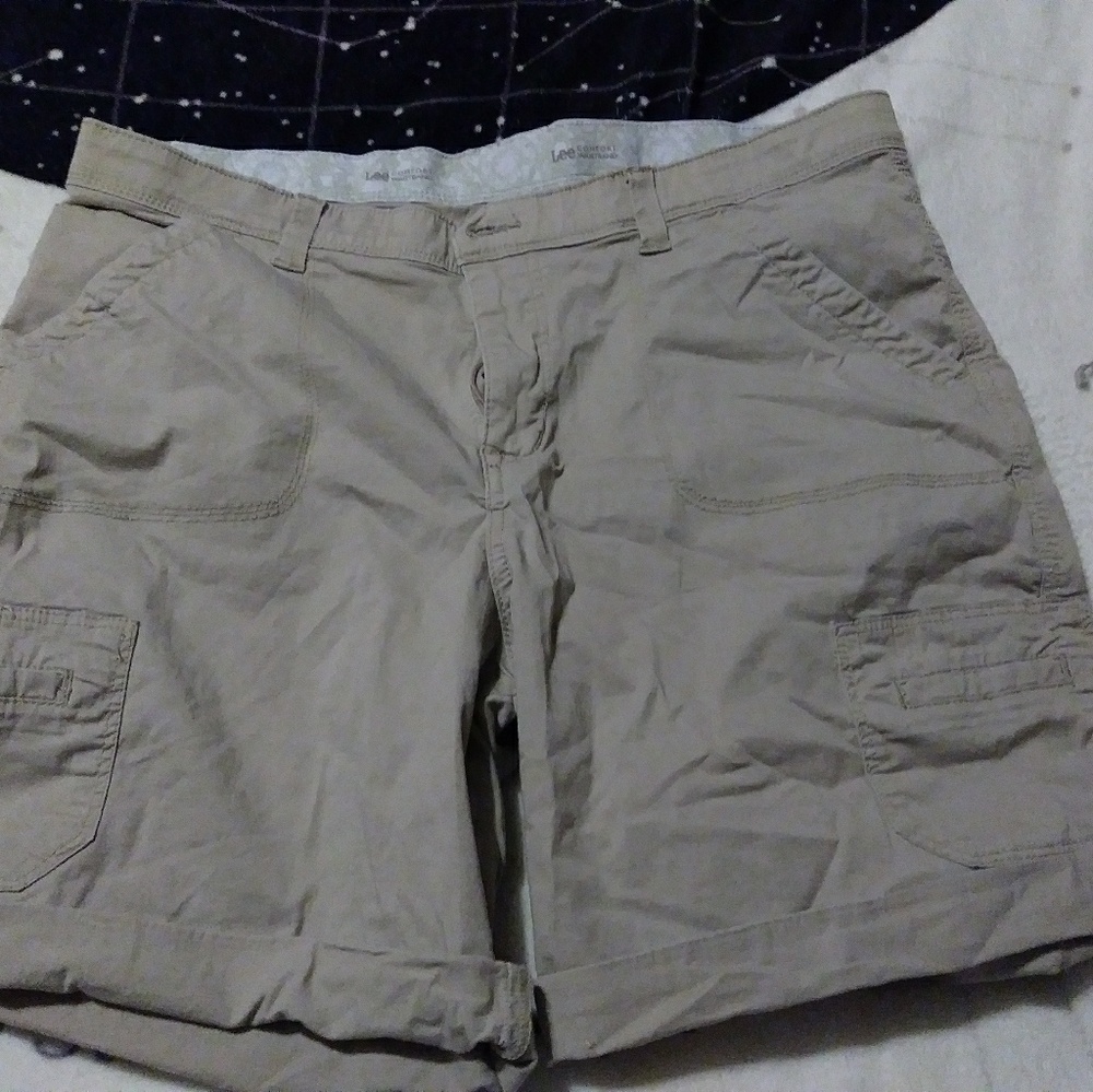 Lee khaki shorts